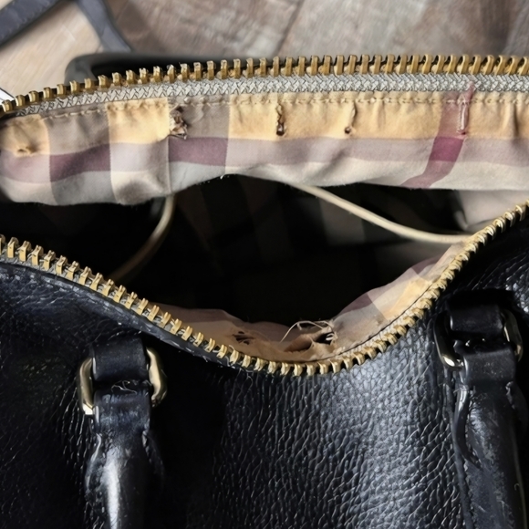 Authentic Burberry Black Leather Handbag/Crossbody/Satchel - Picture 4 of 16